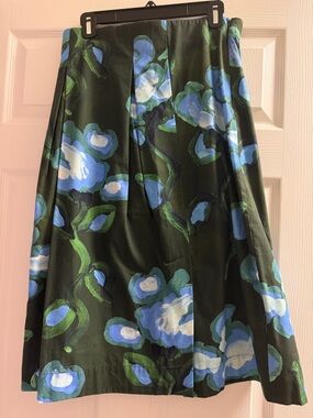 De Loreta  A-Line Skirt with Blue Floral Print on Green